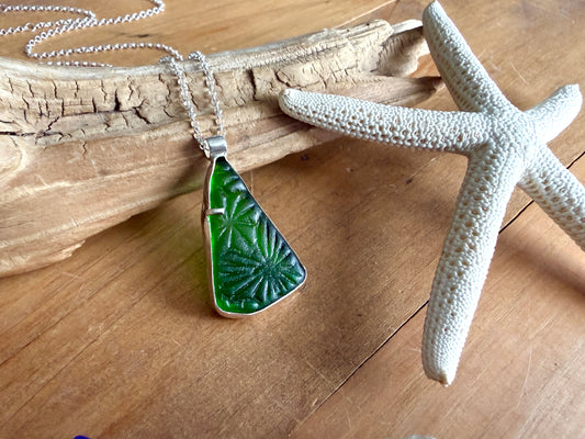 Pattern Green Sea Glass Necklace